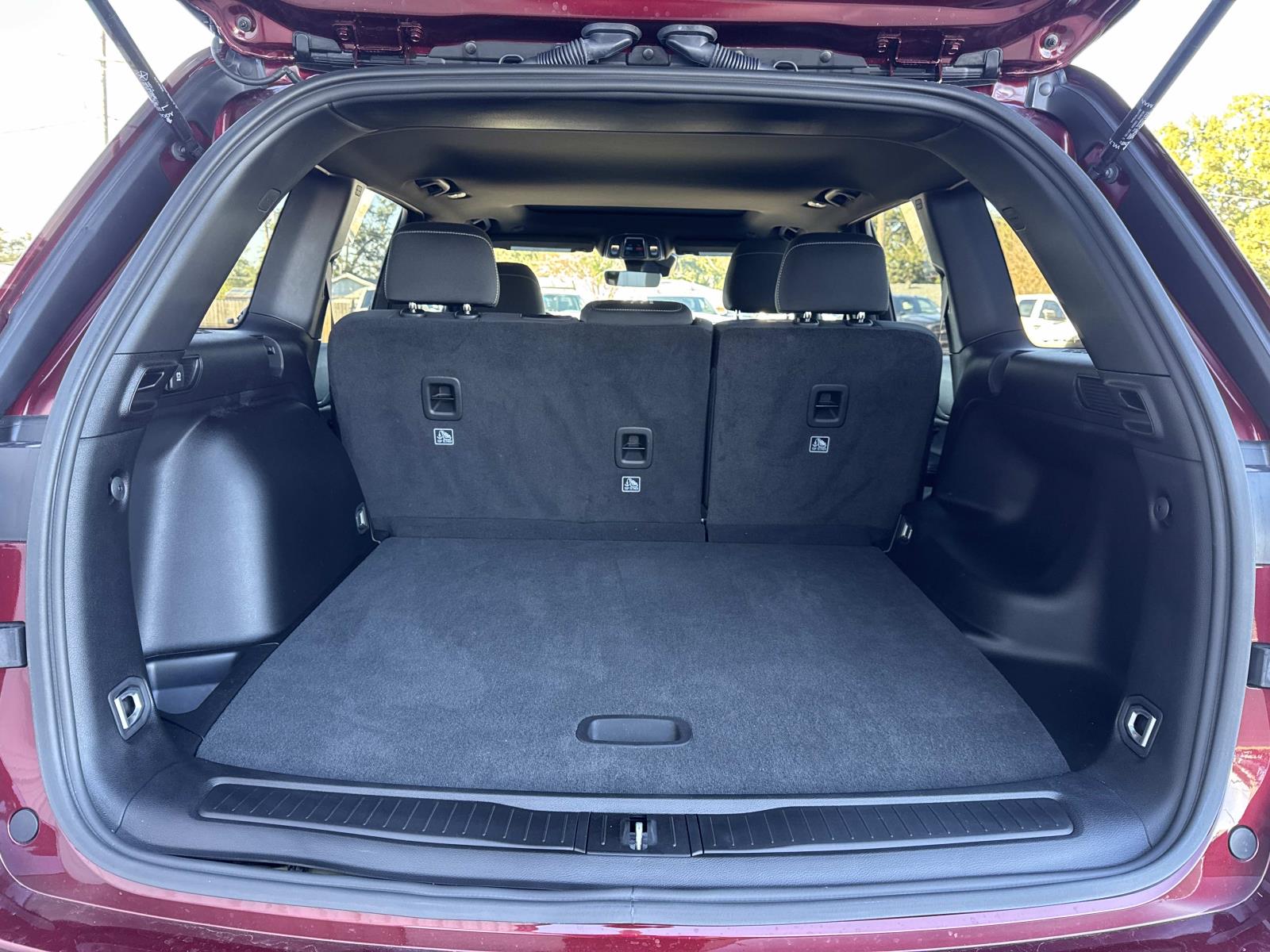 2025 Jeep Grand Cherokee Laredo X photo 4