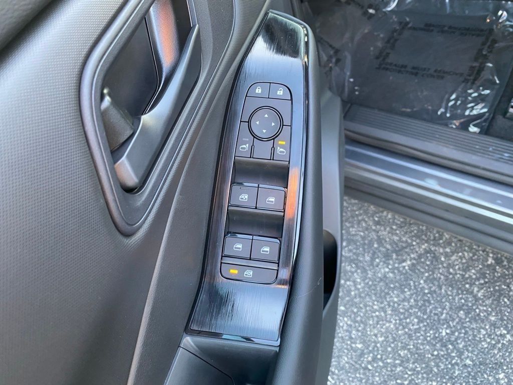 2025 Nissan Rogue S photo 17