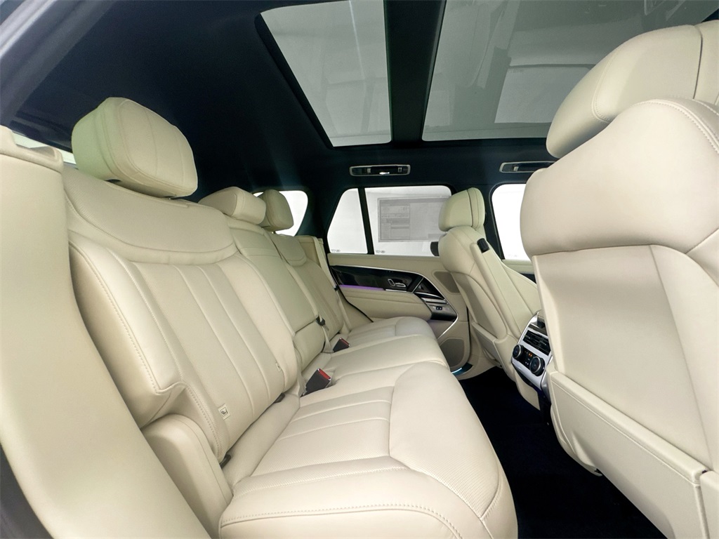 2025 Land Rover Range Rover SE photo 24