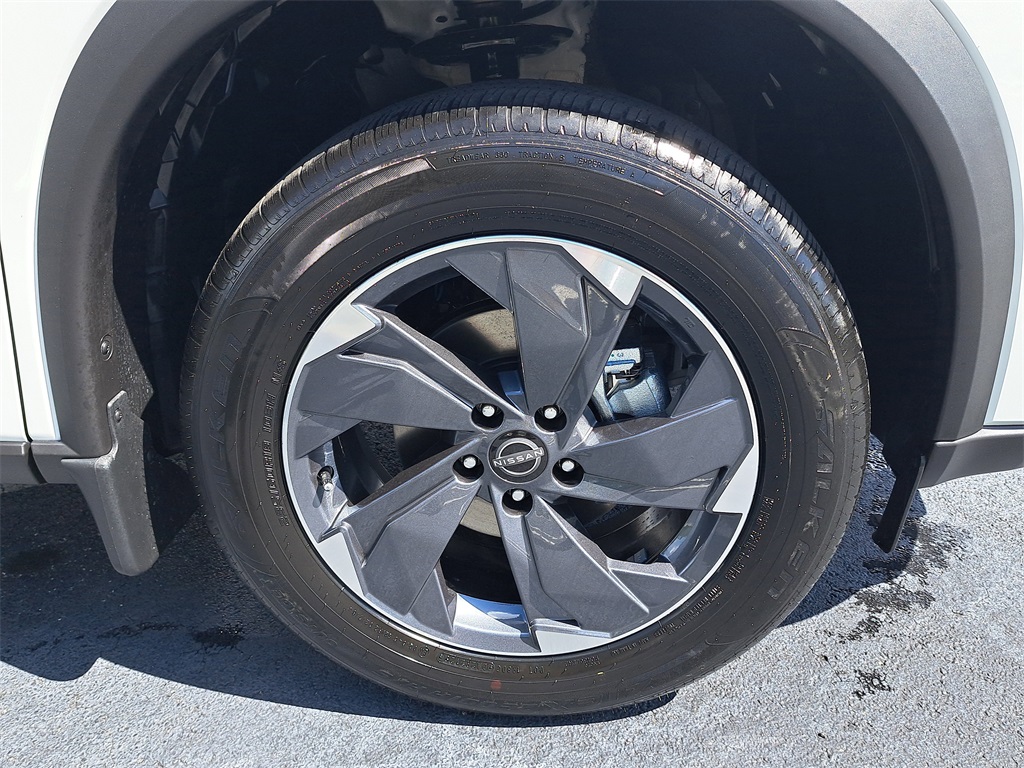 2026 Nissan Rogue SV photo 7
