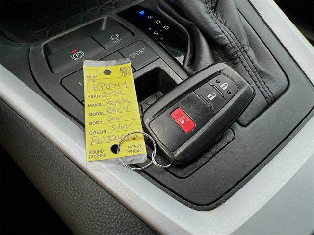 2024 Toyota RAV4 XLE photo 10