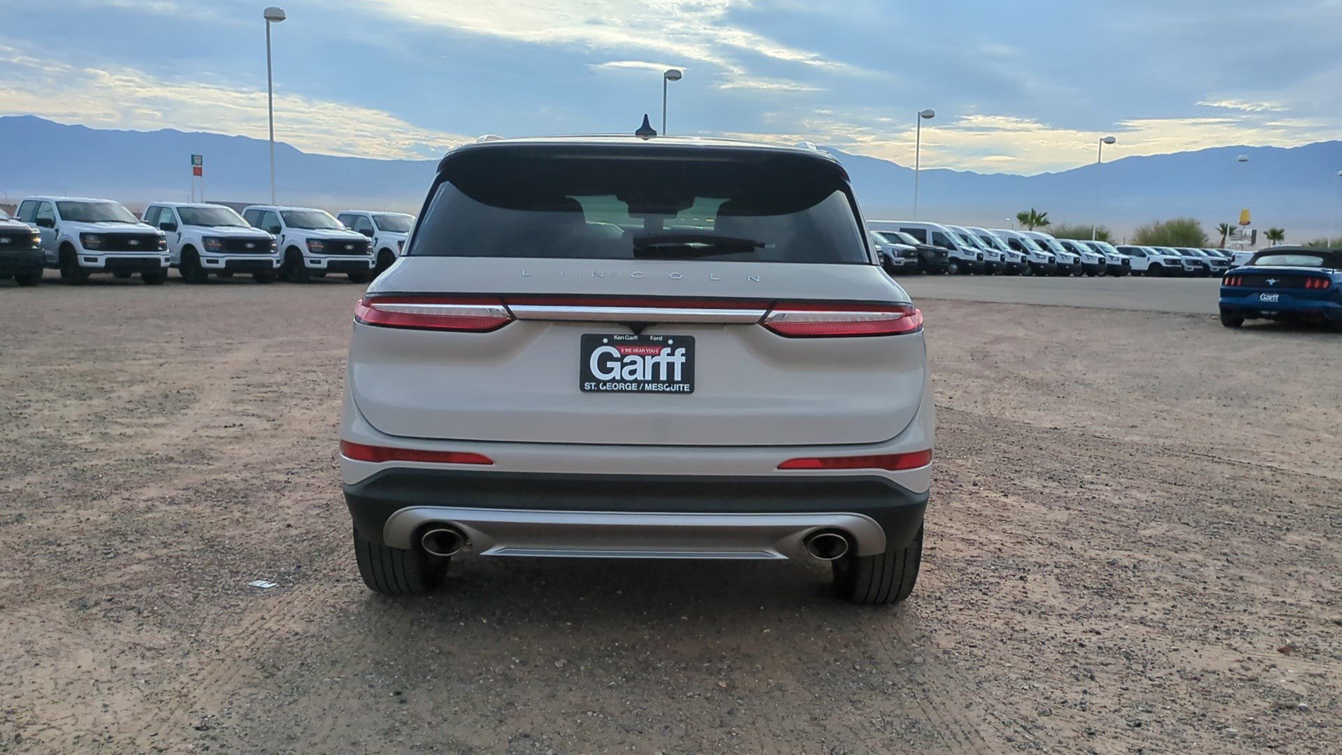 2023 Lincoln Corsair Reserve photo 3