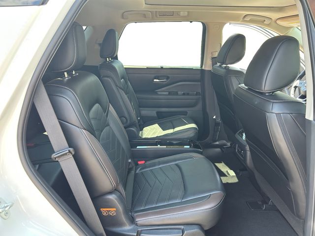 2024 Nissan Pathfinder Platinum photo 26