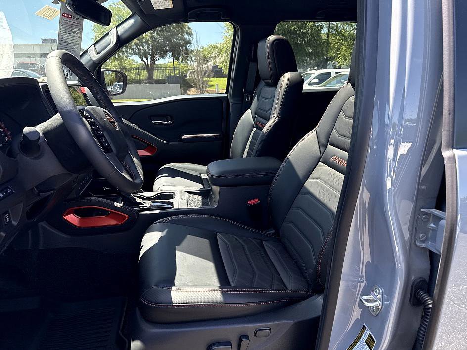 2025 Nissan Frontier PRO-4X photo 8
