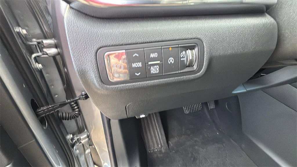 New 2025 Sterling Metallic GMC Elevation image 11