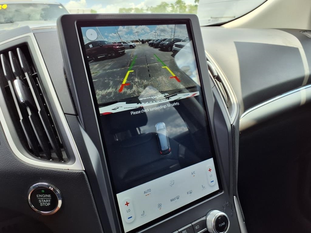 2022 Ford Edge SEL photo 18