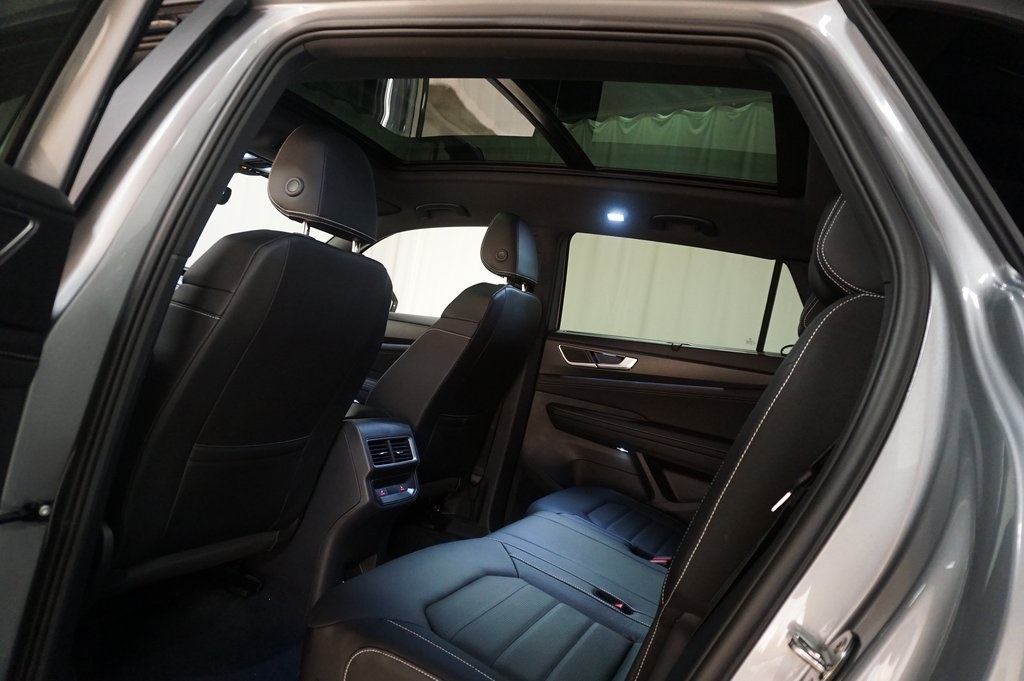 2026 Volkswagen Atlas Cross Sport SEL R-Line photo 30