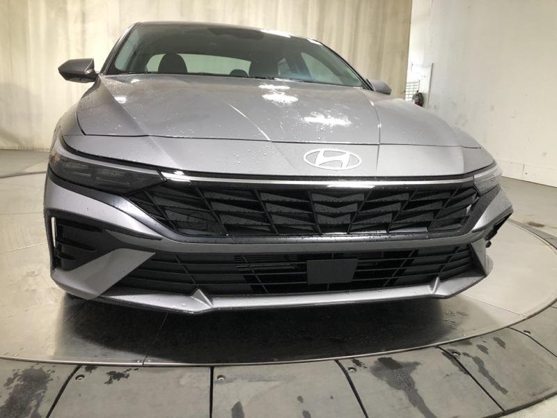 2025 Hyundai Elantra SEL Convenience photo 2
