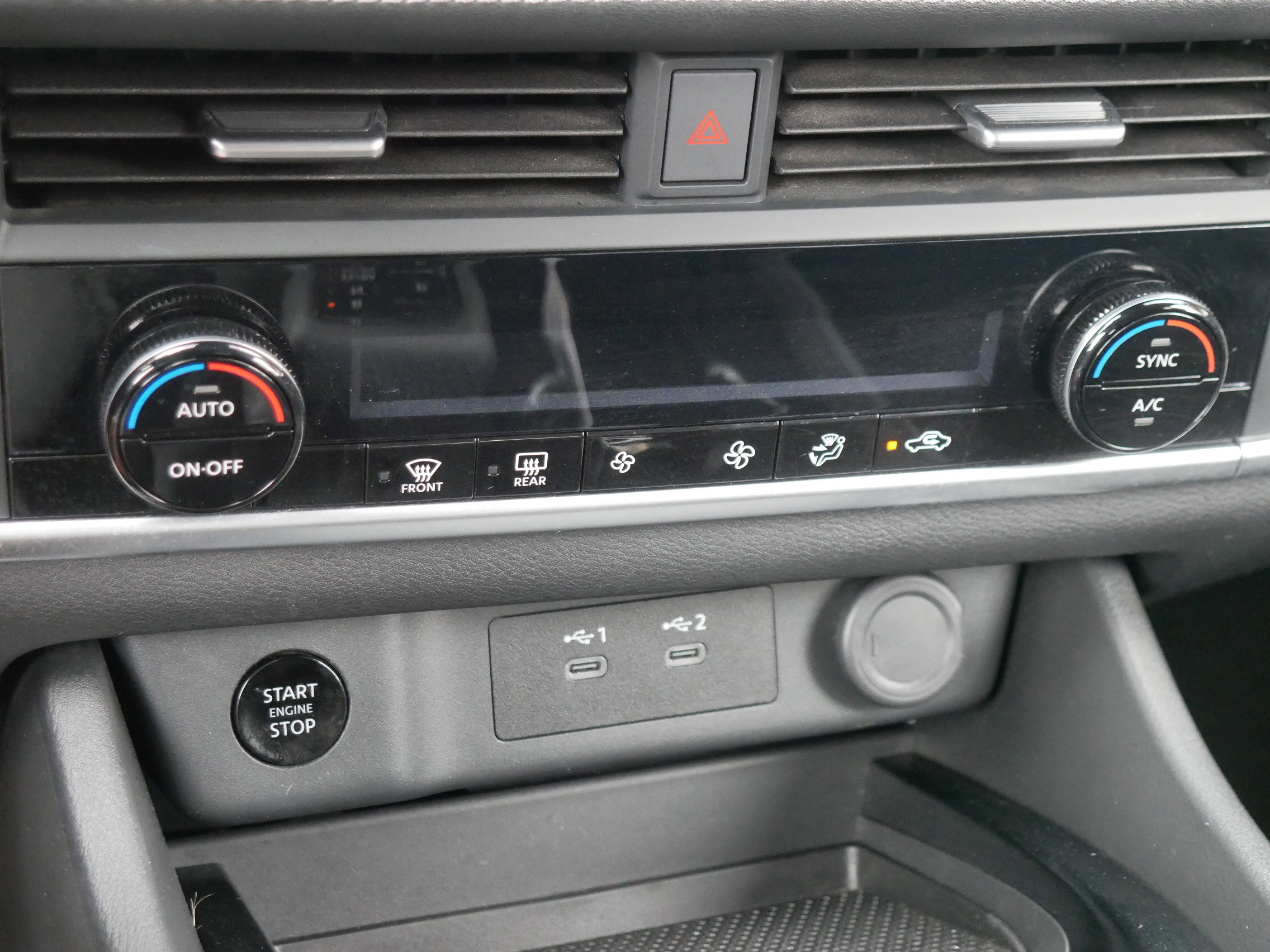 2024 Nissan Rogue SV photo 9
