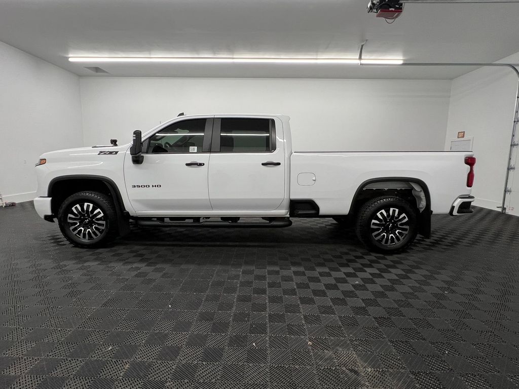 2024 Chevrolet Silverado HD LT's photo
