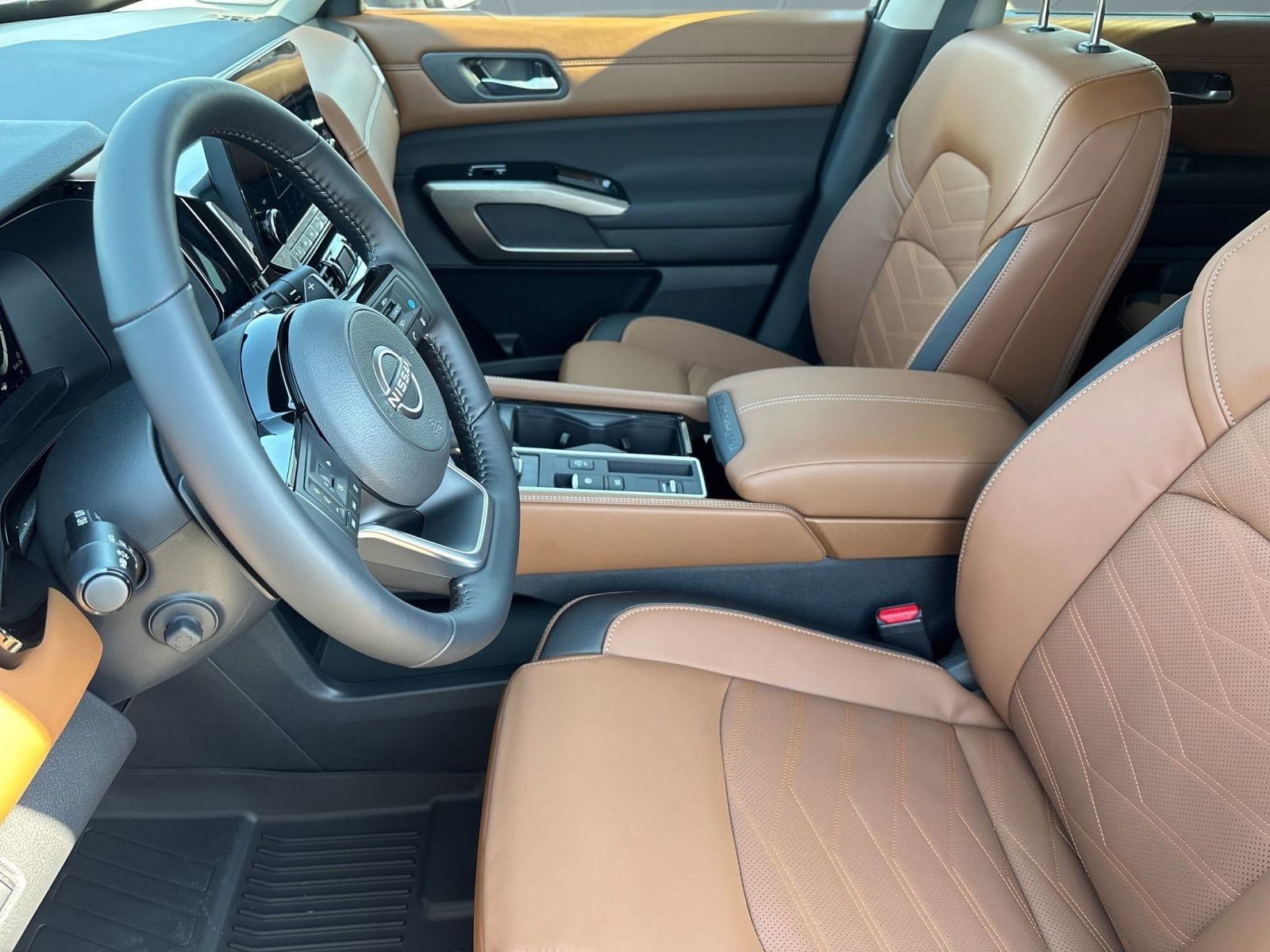 2025 Nissan Pathfinder Platinum photo 16