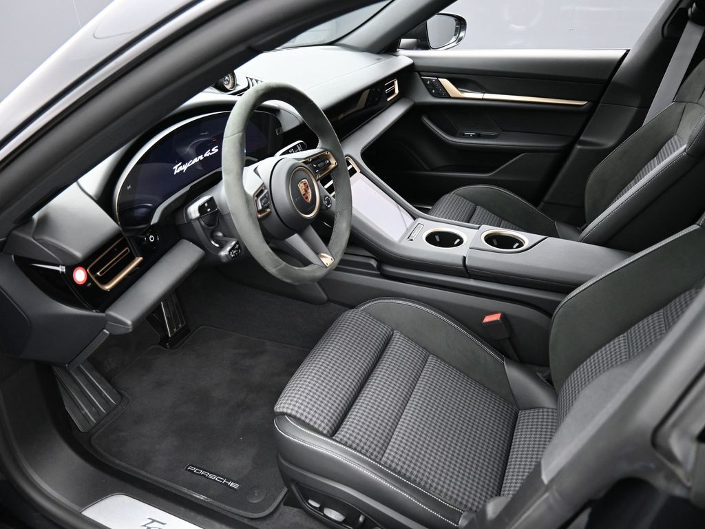 2025 Porsche Taycan 4S photo 4