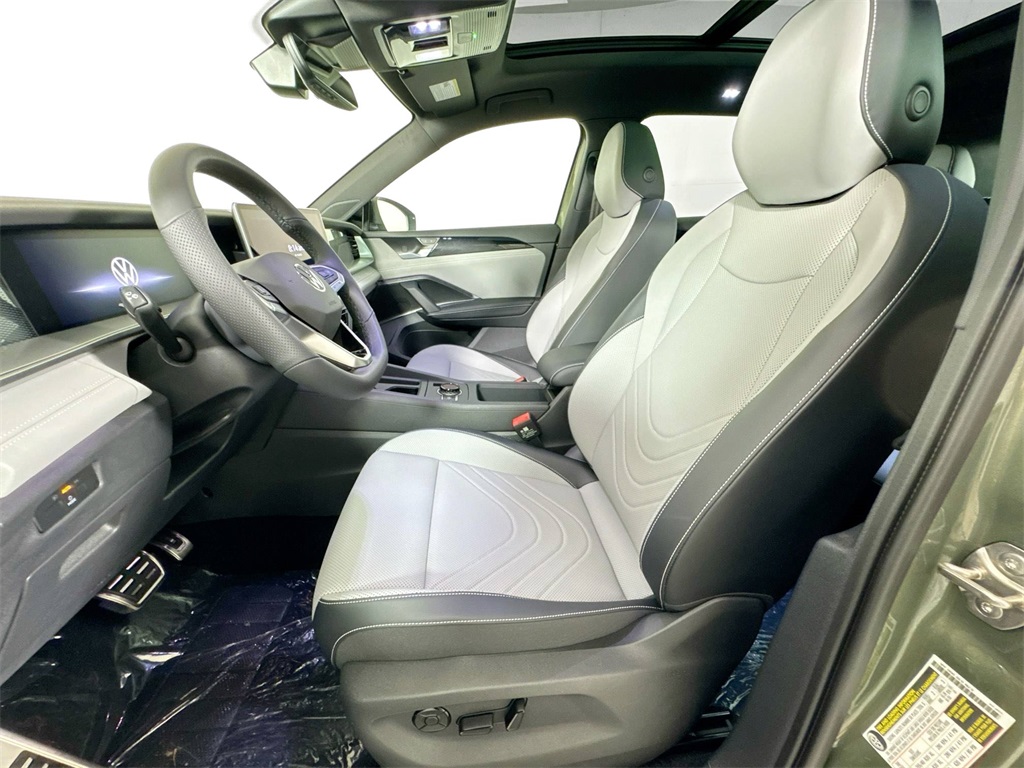 2025 Volkswagen Tiguan SE R-Line Black photo 6