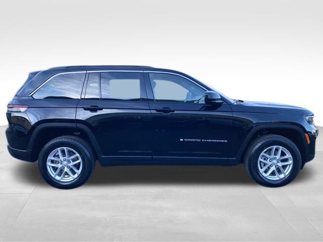 2025 Jeep Grand Cherokee Laredo Altitude photo 3