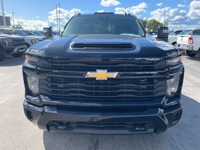 2024 Chevrolet Silverado 2500HD Custom photo 2