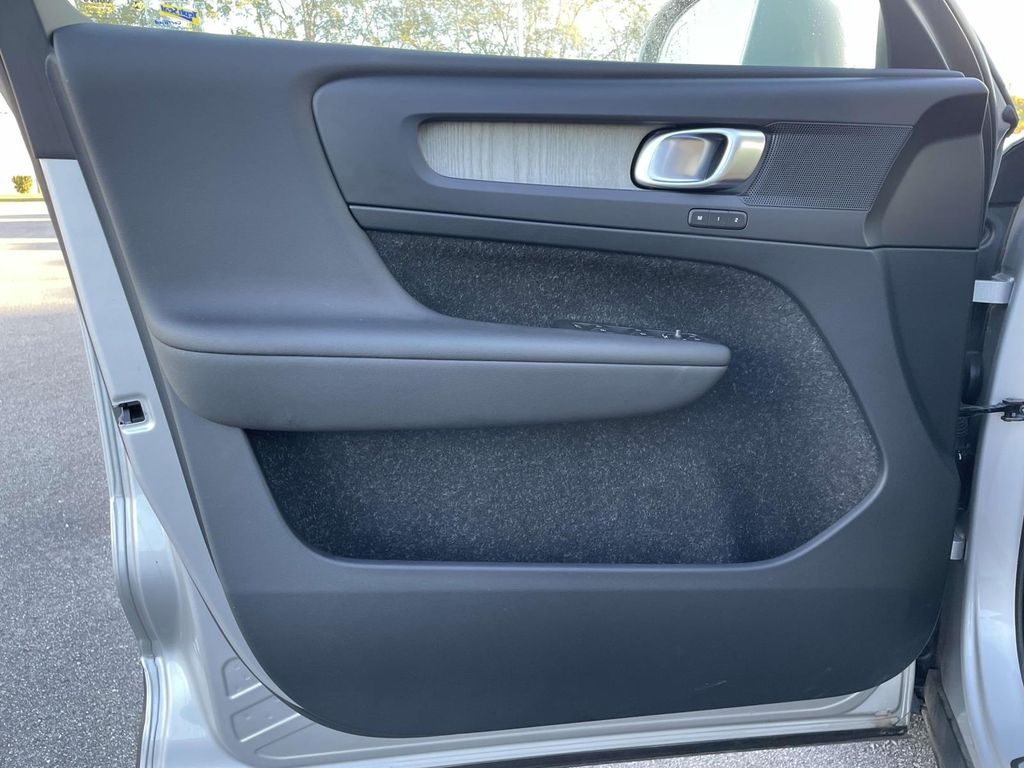 2019 Volvo XC40 T5 Inscription photo 3