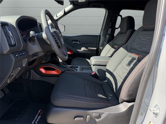2025 Nissan Frontier PRO-4X photo 11