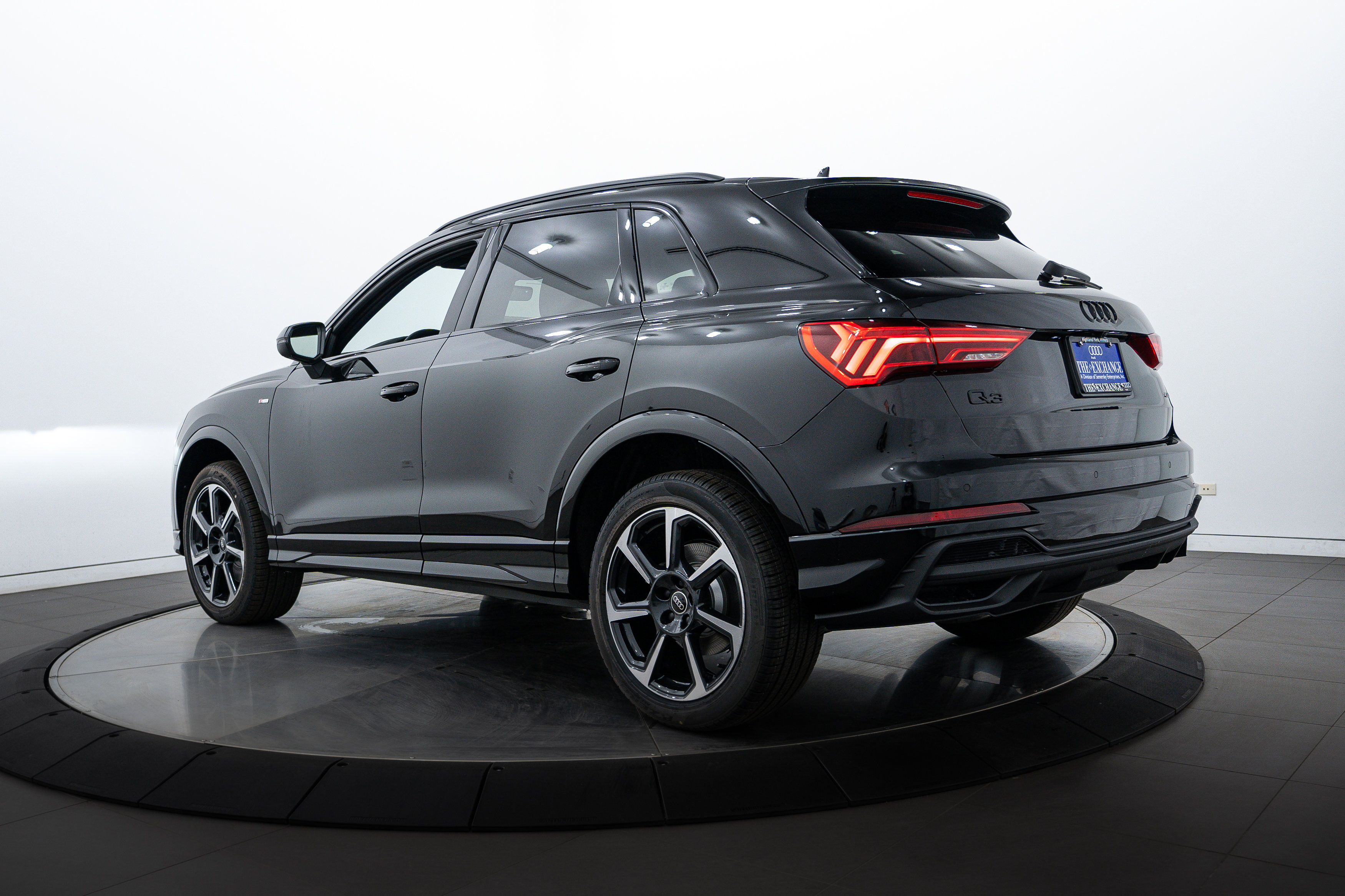 2025 Audi Q3 S line Premium Plus photo 3