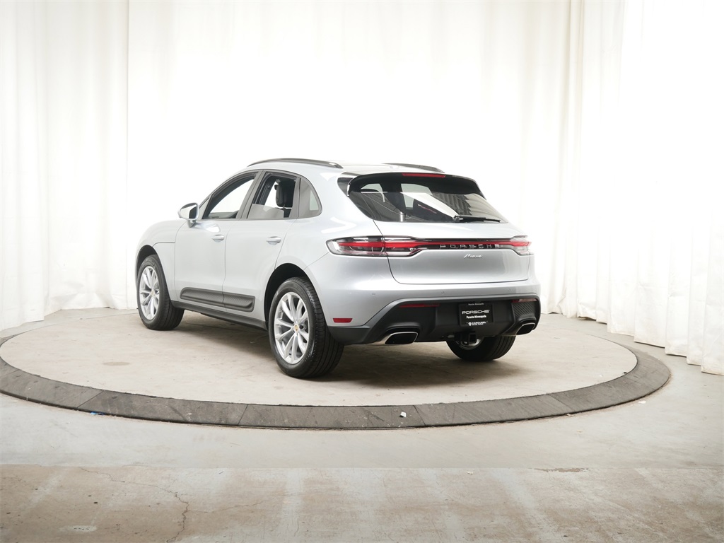 2024 Porsche Macan T photo 3
