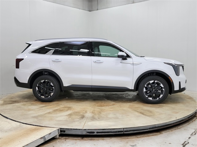 2025 Kia Sorento S photo 3