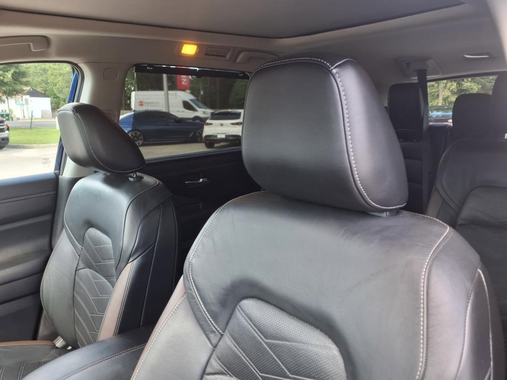 2022 Nissan Pathfinder Platinum photo 16