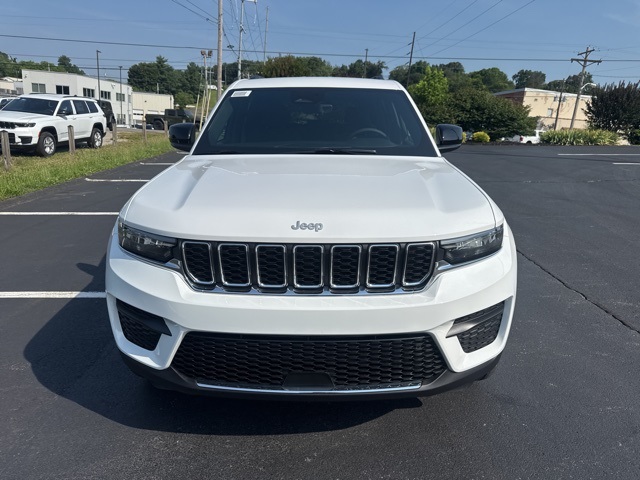 2025 Jeep Grand Cherokee Laredo photo 2