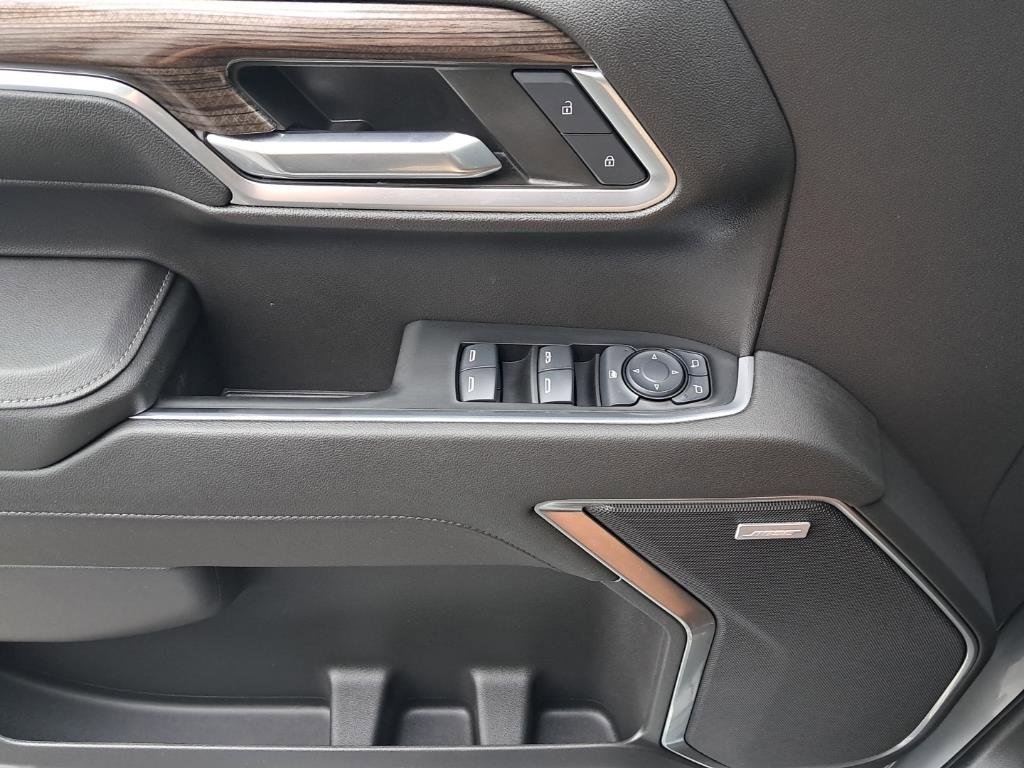 2024 Chevrolet Silverado 1500 RST photo 9