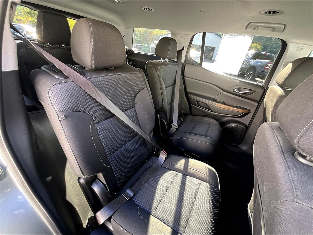 2023 Gmc Acadia SLE photo 16