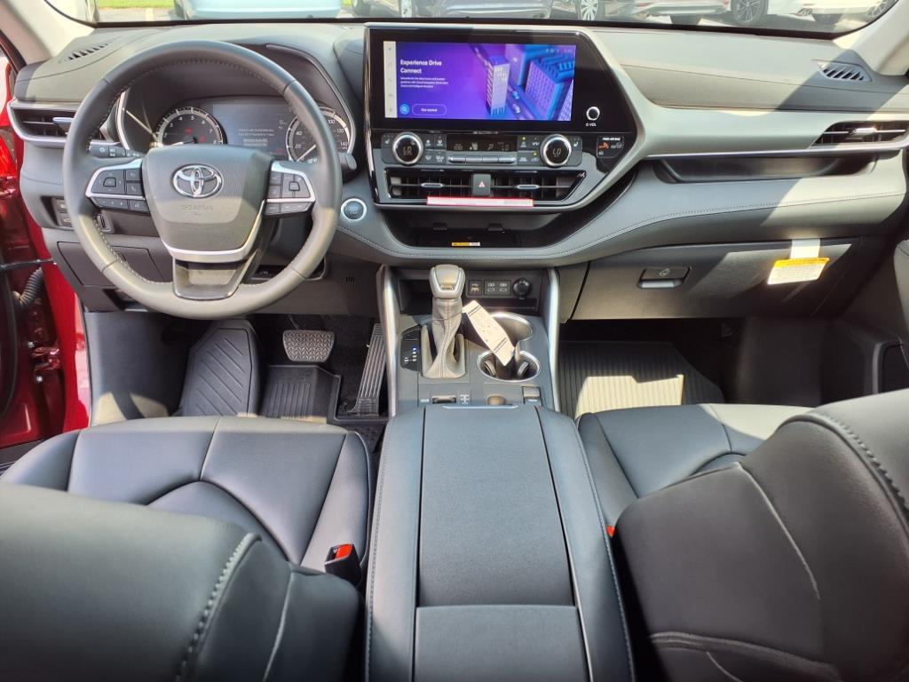 2024 Toyota Highlander XLE photo 12