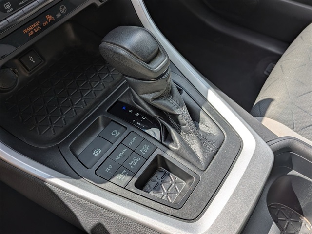 2021 Toyota RAV4 XLE photo 19