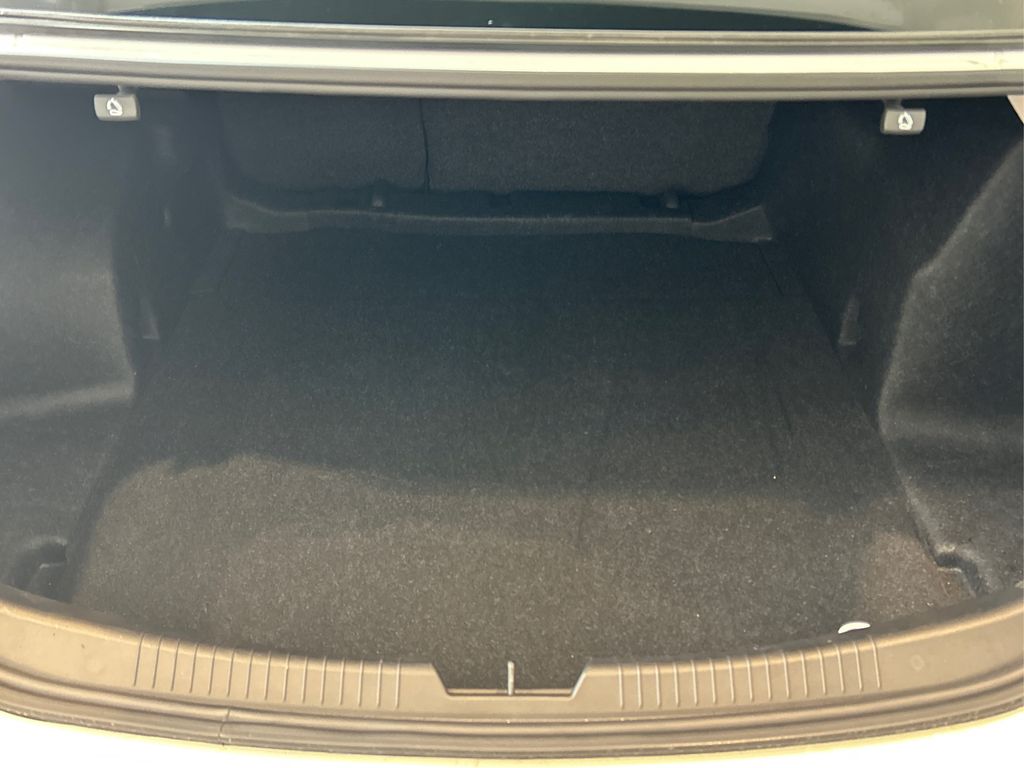 2017 Chevrolet Malibu 1LT photo 8