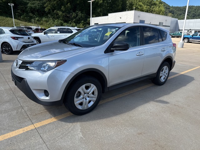 2015 Toyota RAV4 LE photo 5