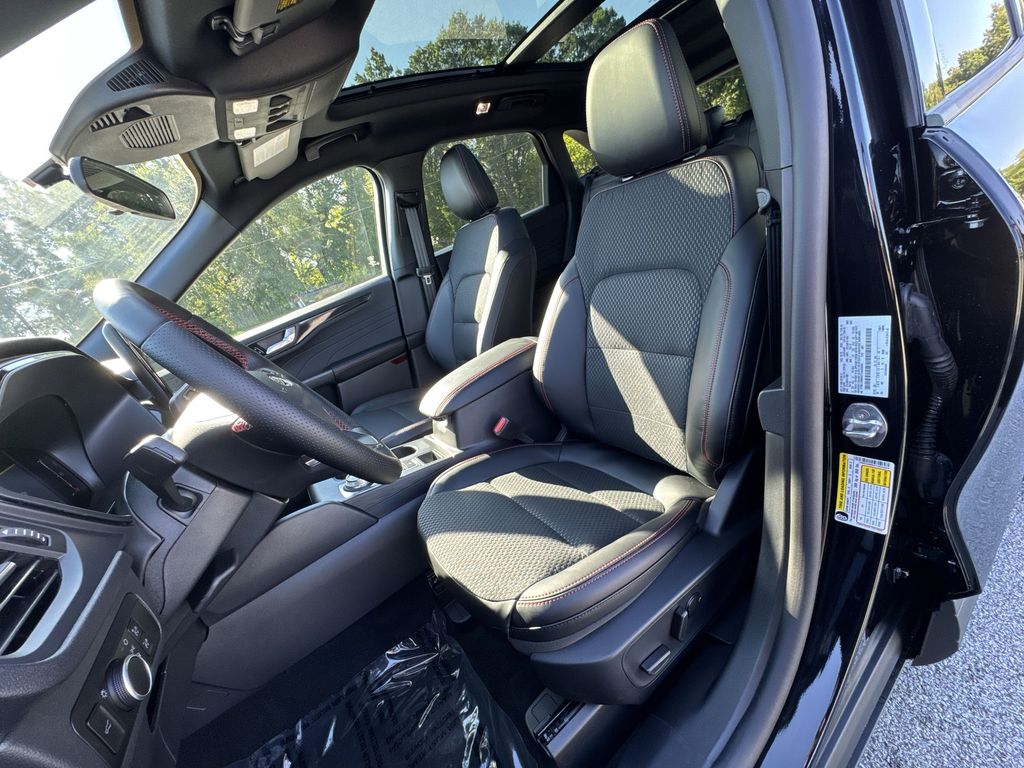 2026 Ford Escape ST-Line photo 11