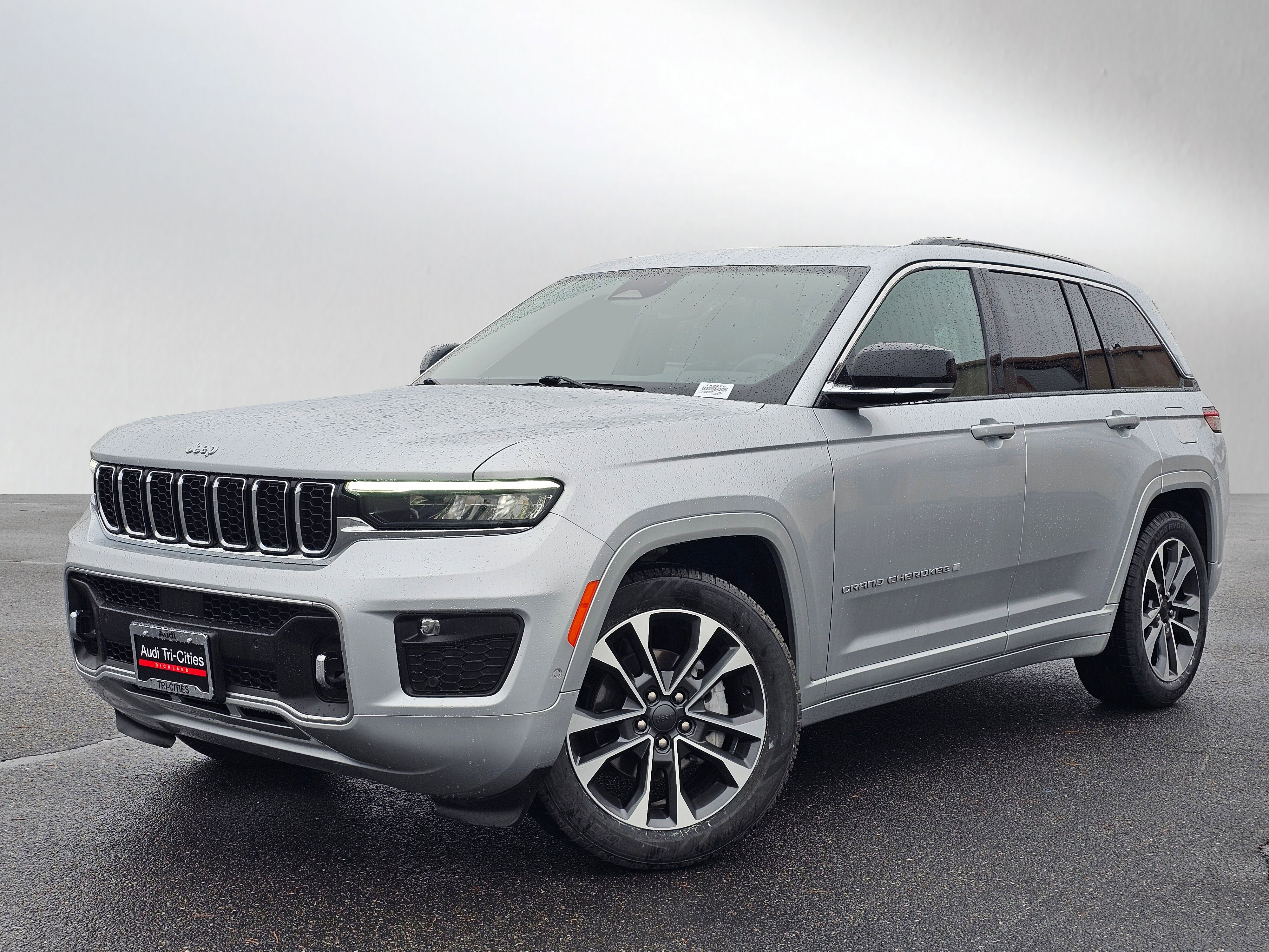 2024 Jeep Grand Cherokee Overland's photo
