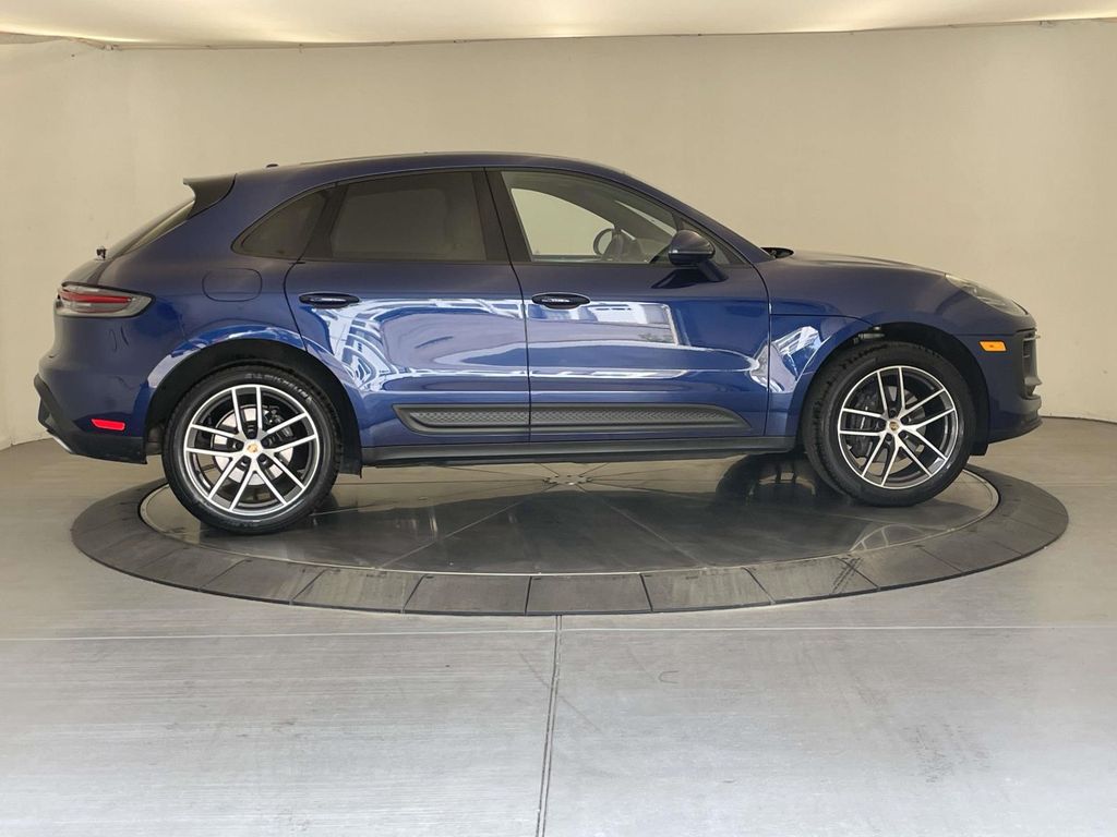 2024 Porsche Macan Base photo 8