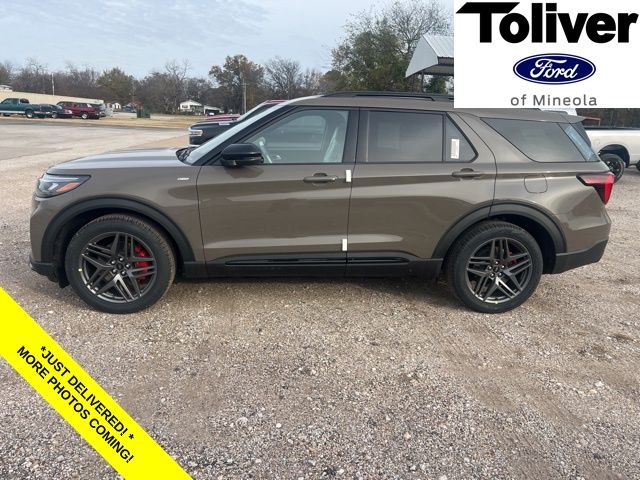 2026 Ford Explorer ST-LINE's photo