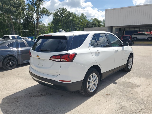 2022 Chevrolet Equinox LT photo 2