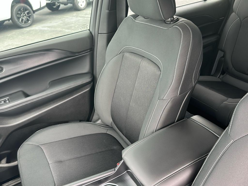 2025 Jeep Grand Cherokee Laredo X photo 22
