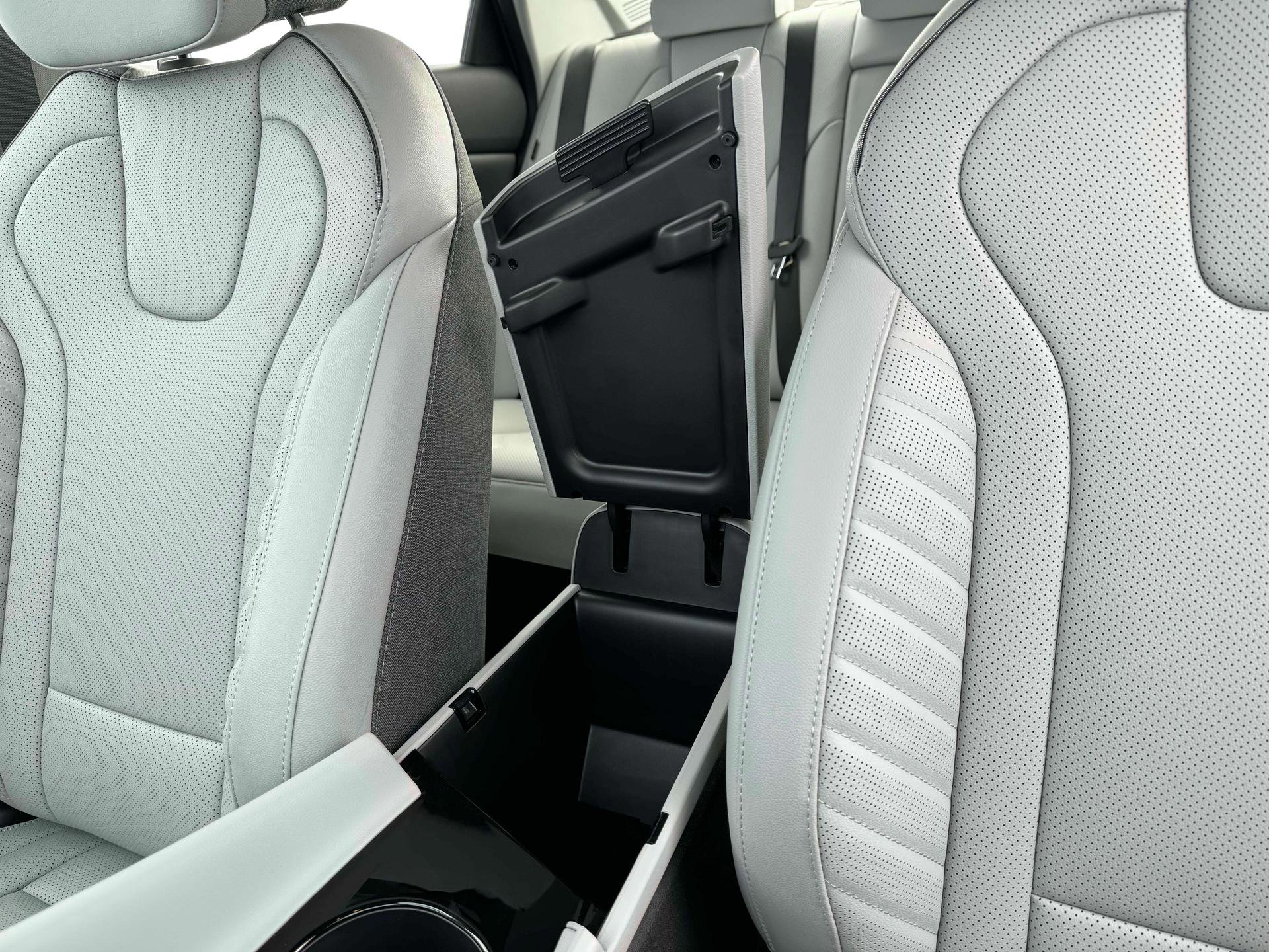 2025 Hyundai Elantra Hybrid Limited photo 18
