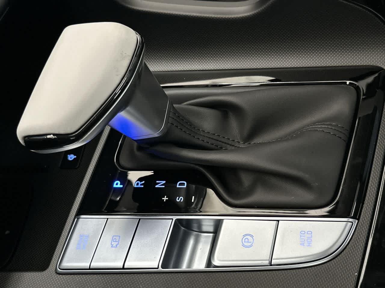 2025 Hyundai Elantra Limited photo 19