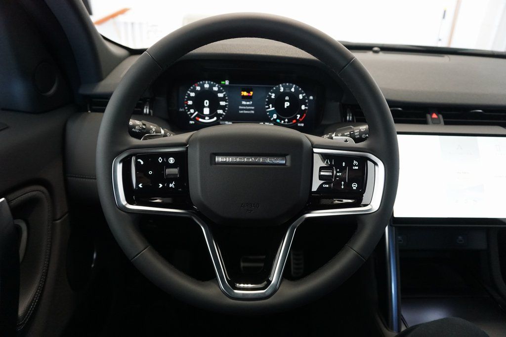 2025 Land Rover Discovery Sport SE photo 8