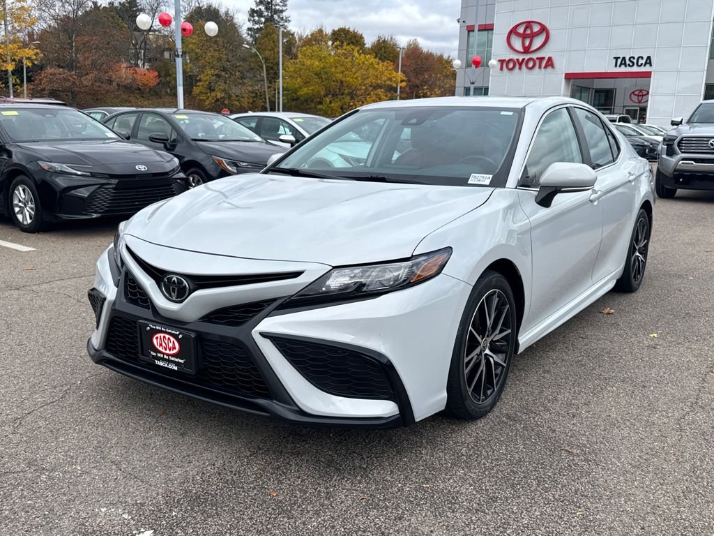 2023 Toyota Camry SE photo 3