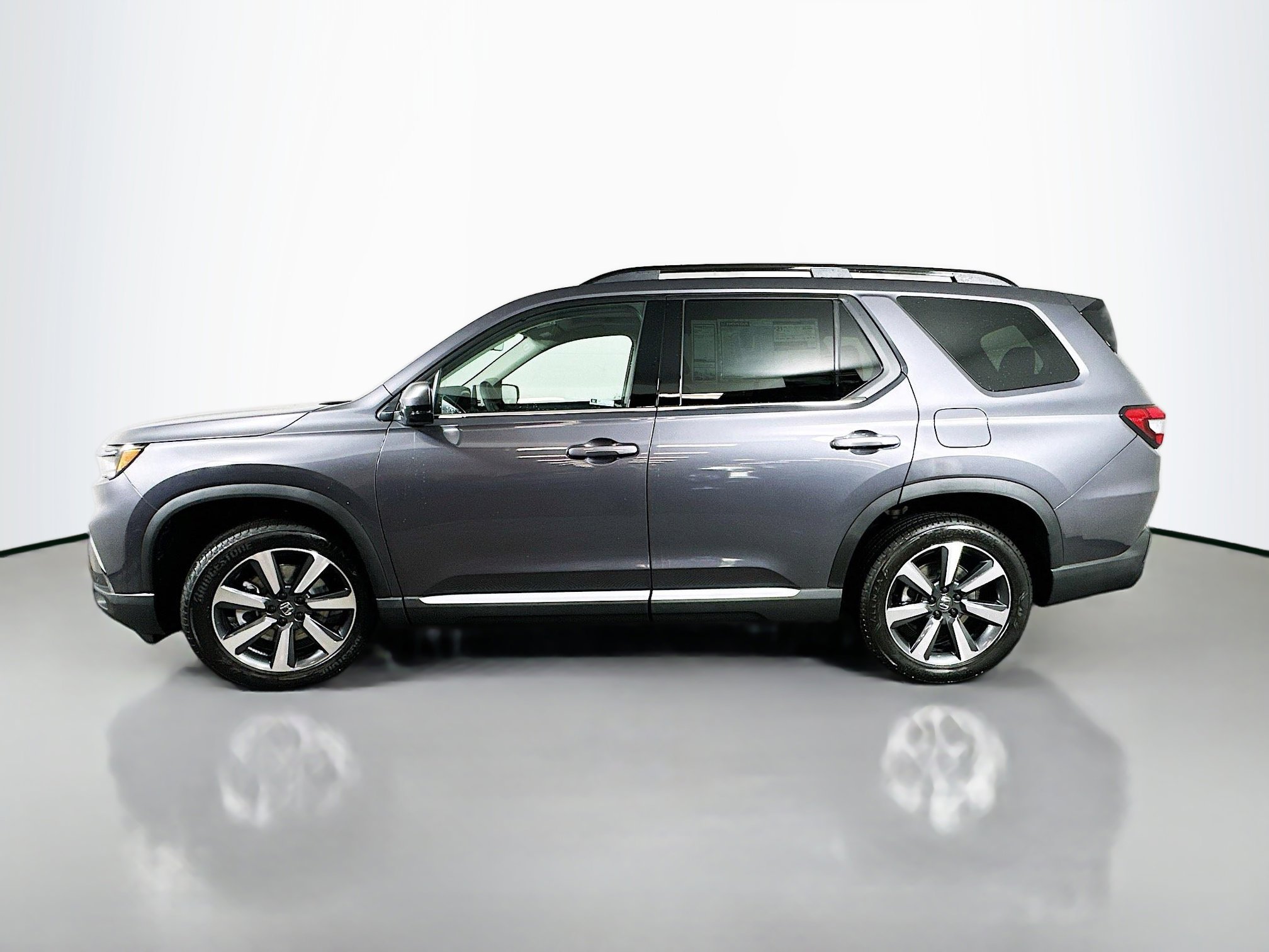 2025 Honda Pilot Touring photo 3