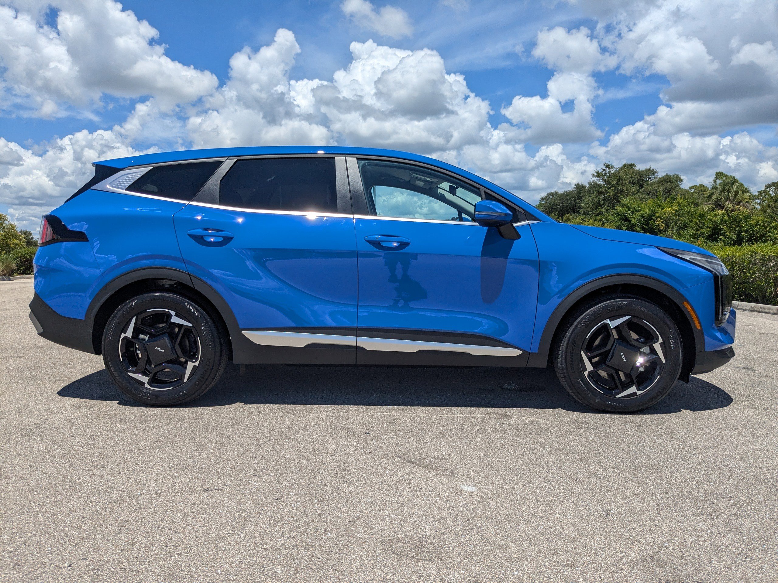 2026 Kia Sportage EX photo 3