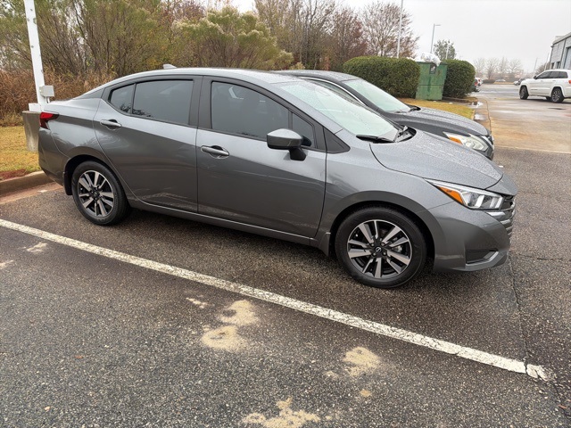 2024 Nissan Versa 1.6 SV photo 3