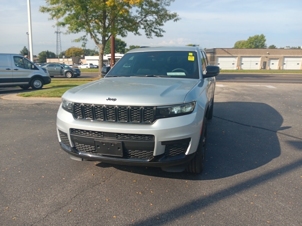 2023 Jeep Grand Cherokee Altitude photo 19