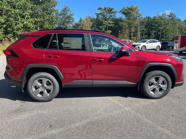 2025 Toyota RAV4 XLE photo 4
