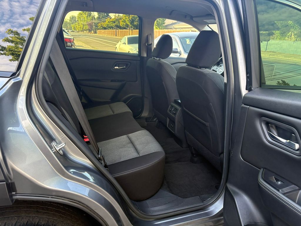 2024 Nissan Rogue SV photo 27