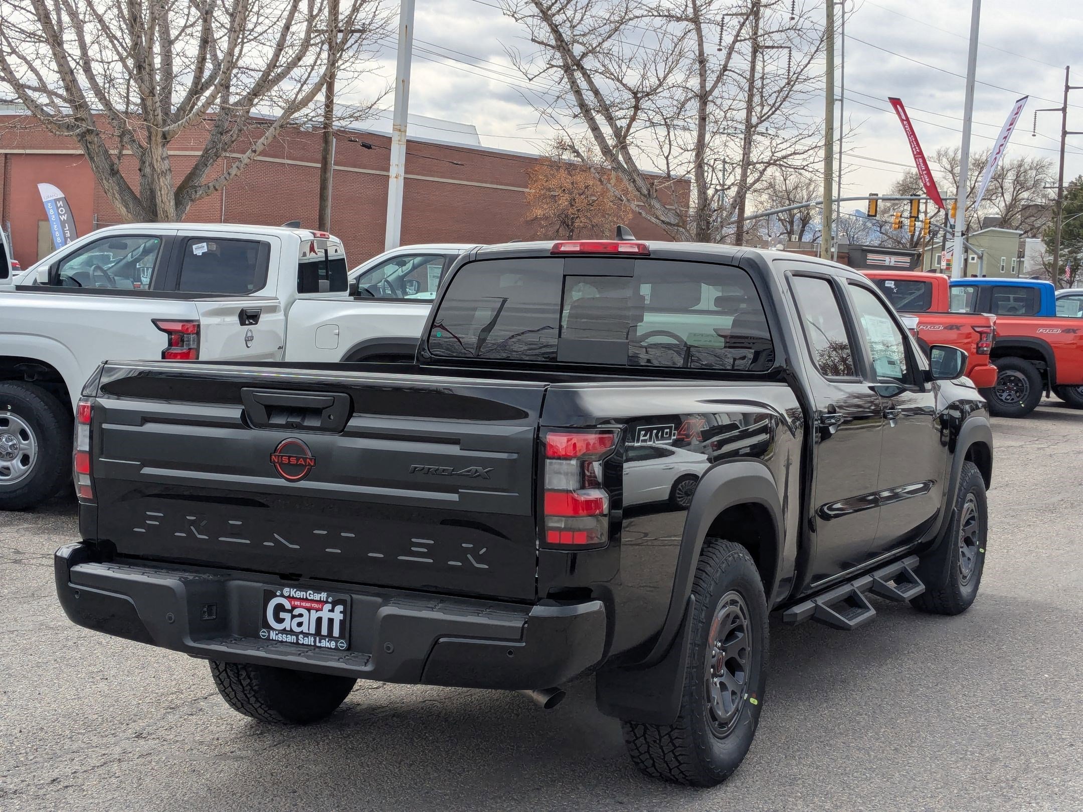 2025 Nissan Frontier PRO-4X photo 3