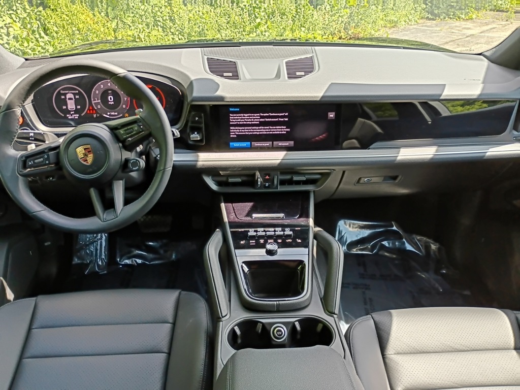 2025 Porsche Cayenne photo 16